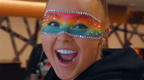 JoJo Siwa on Her Next Era: “I Want to Age as I Age”.